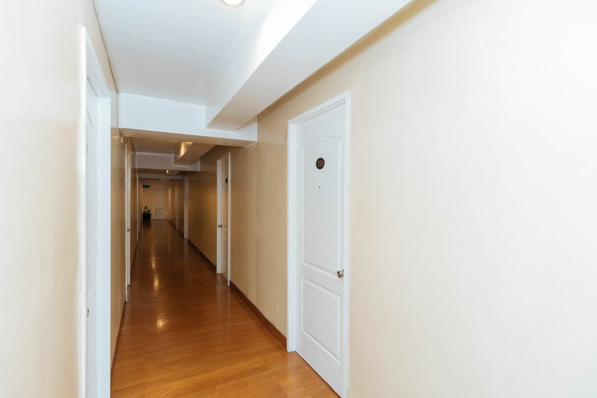 Reddoorz @ Amorsolo Makati Makati City Exterior photo