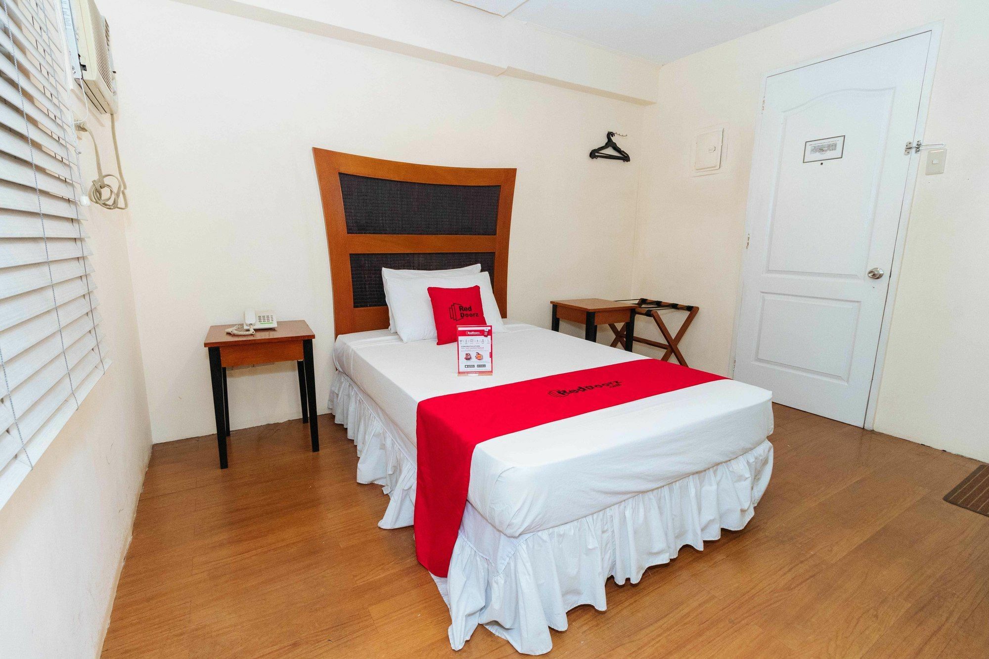 Reddoorz @ Amorsolo Makati Makati City Exterior photo