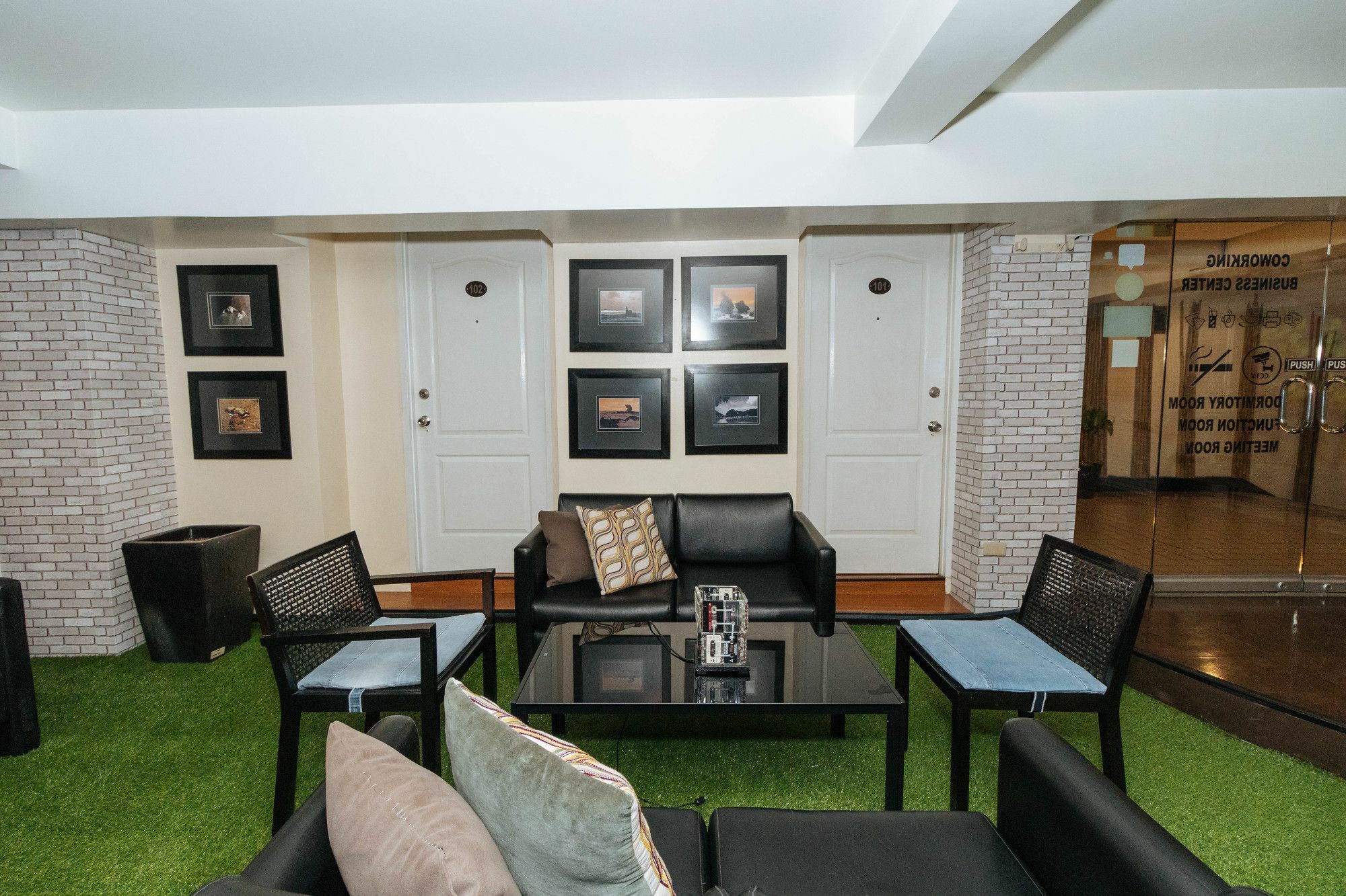 Reddoorz @ Amorsolo Makati Makati City Exterior photo