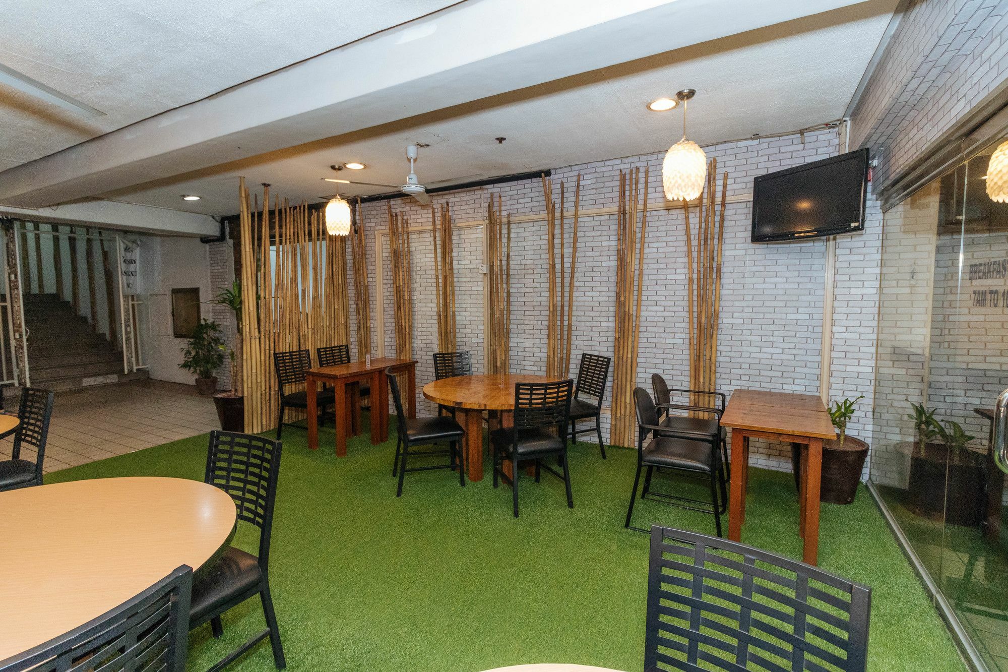 Reddoorz @ Amorsolo Makati Makati City Exterior photo